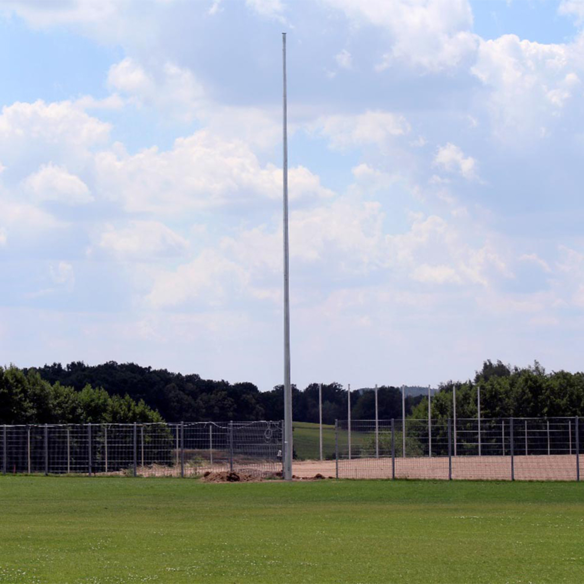 Mast­bau und Erd­ver­ka­be­lung bei LED-Flutlicht.Bayern by Electric Arning, Inh. Klaus Arning in Waldkraiburg